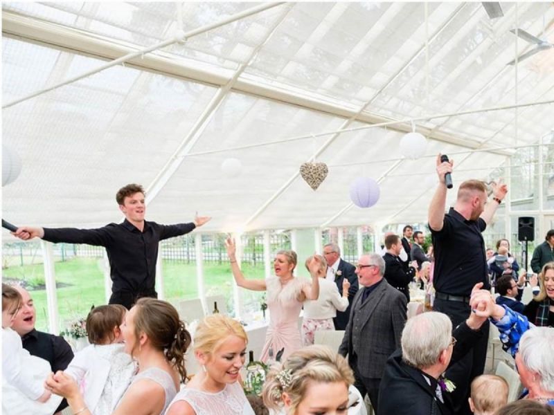 the fantastic singing waiters